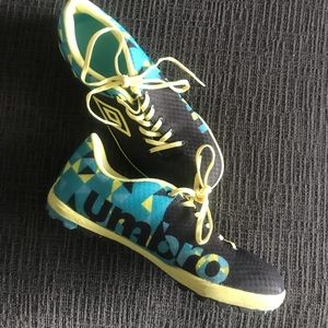 UMBRO indoor soccer sneakers🔥MAKE ME A OFFER 🔥